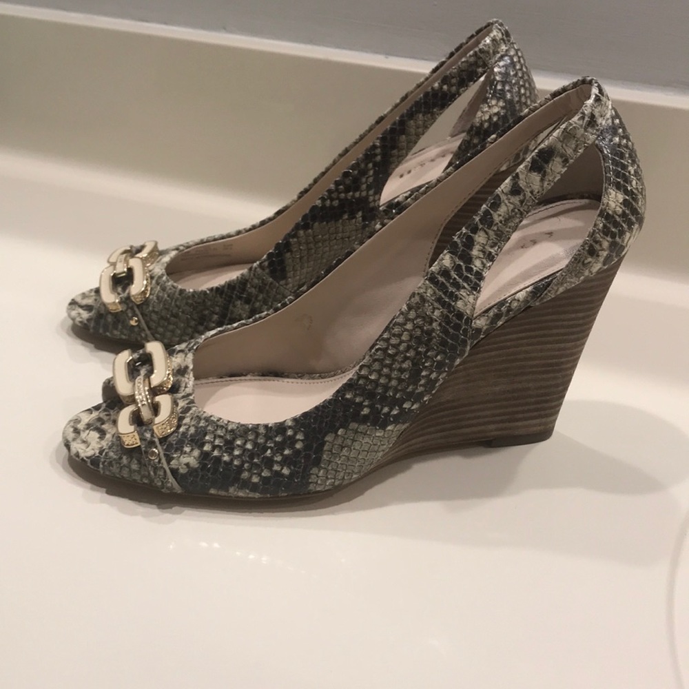 Gorgeous Snakes Print Wedge Sandal.